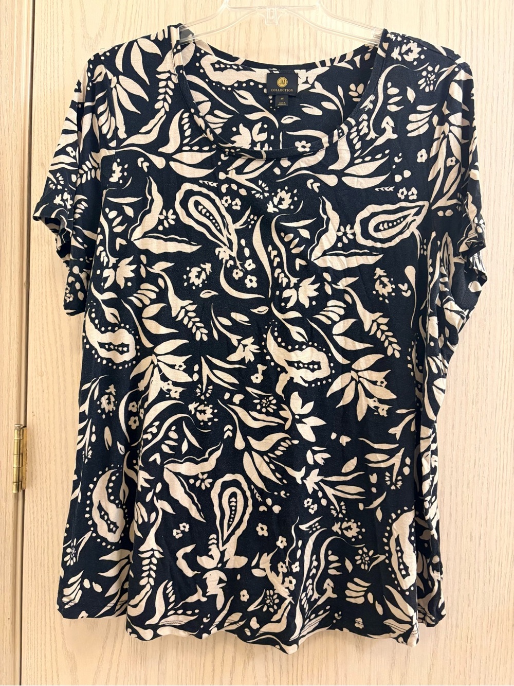 JM Collection Women's Black & Beige Floral Print Scoop Neck Top